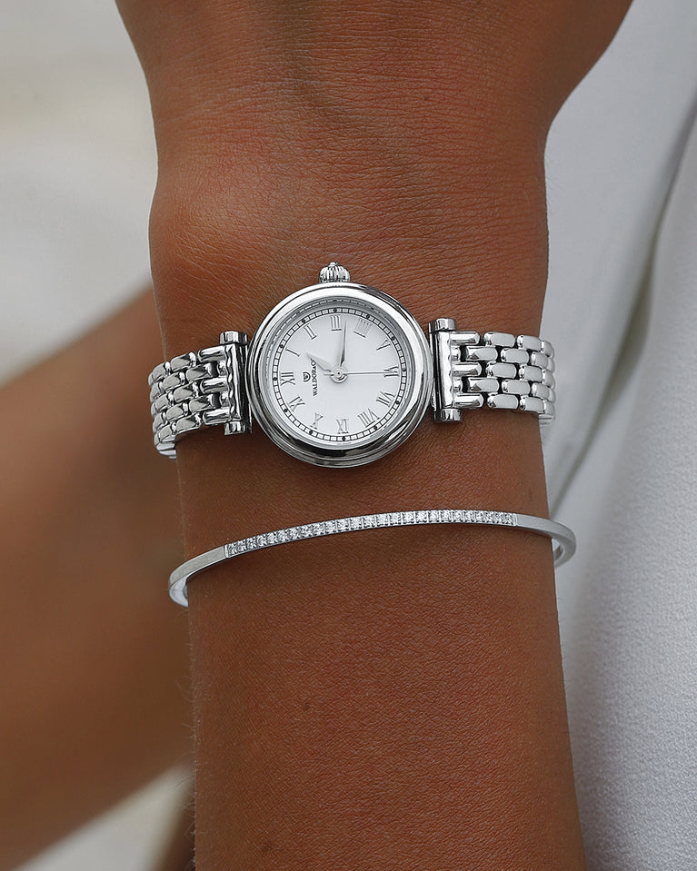 A round womens watch in Rhodium-plated 316L stainless steel from Waldor & Co. with white Sapphire Crystal glass dial. Seiko movement. The model is Venia 24 Villefranche.