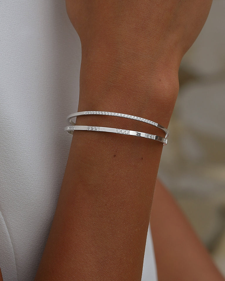 A Bangle in Rhodium-plated 316L stainless steel from Waldor & Co. One size. The model is Bliss Bangle Polished.