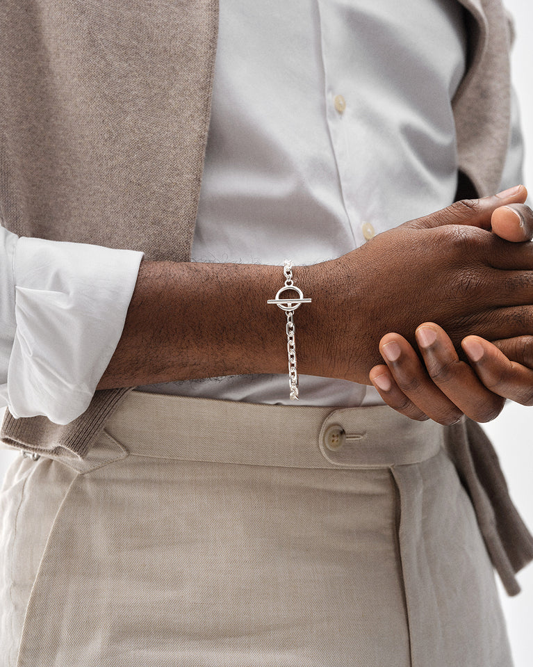 T-bar Chain Bracelet in Sterling Silver from Waldor & Co. The model is Azur Chain Polished.