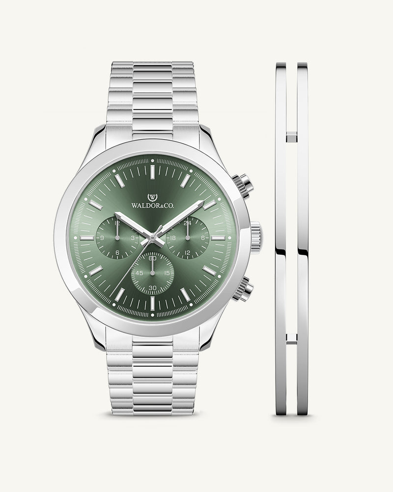 A round mens watch in rhodium-plated silver from Waldor & Co. with green sunray dial and a second hand. Seiko movement. The model is Chrono 44 Como 44mm.