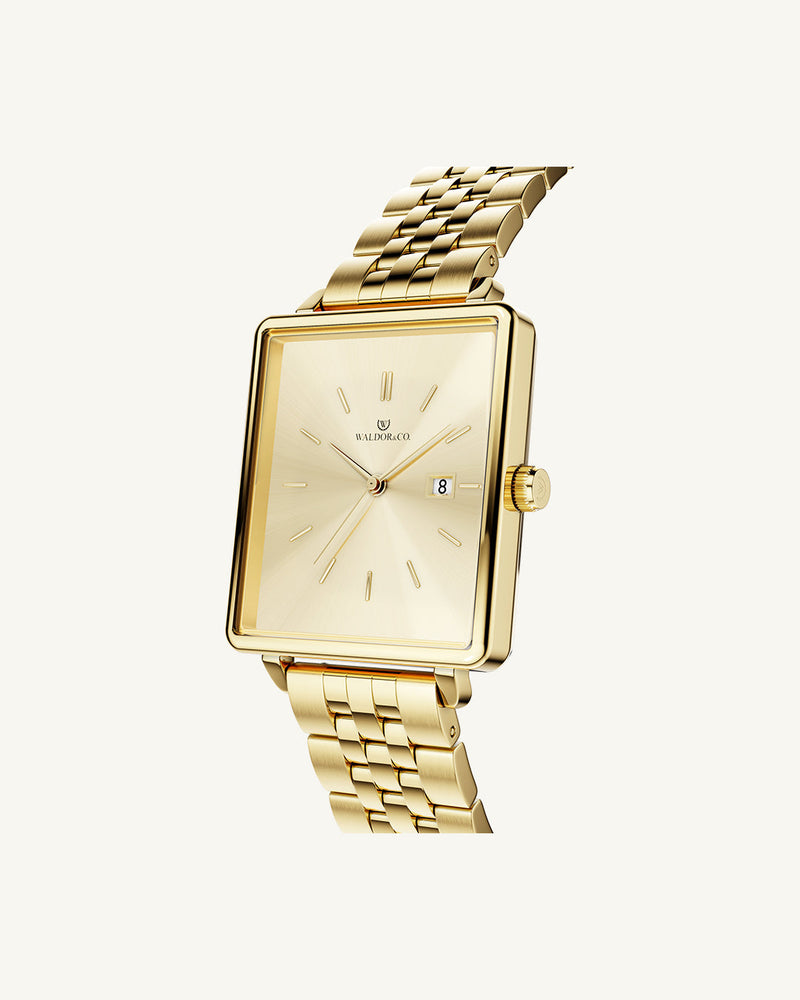 A square womens watch in gold from Waldor & Co. with silver sunray dial and a second hand. Seiko movement. The model is Delight 32 Chelsea 28x32mm.