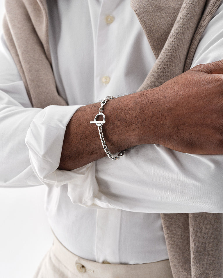 A polished stainless steel chain in silver from WALDOR & CO. The model is Demure Chain Polished.