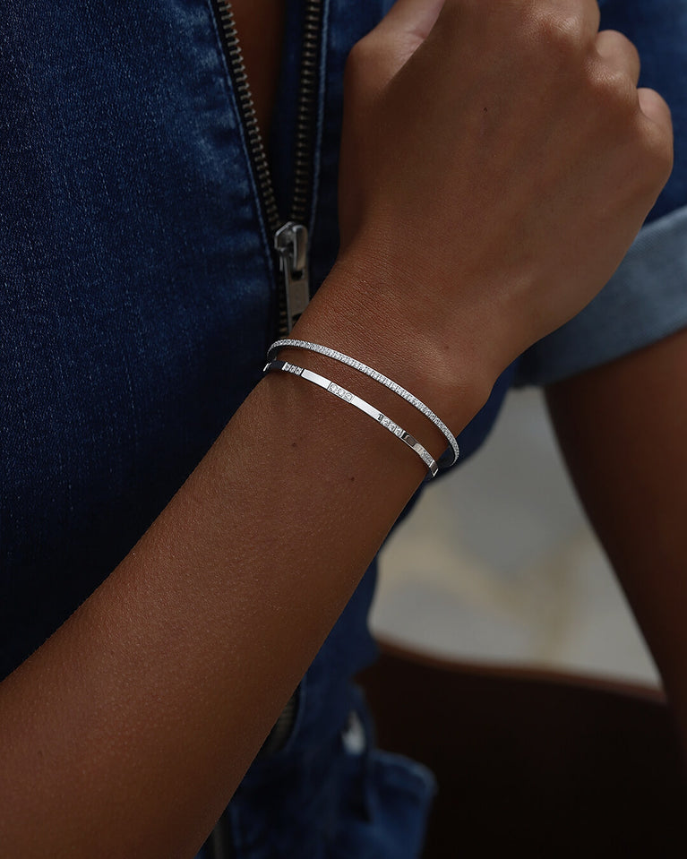 A Bangle in Rhodium-plated 316L stainless steel from Waldor & Co. One size. The model is Dulcet Bangle Polished.