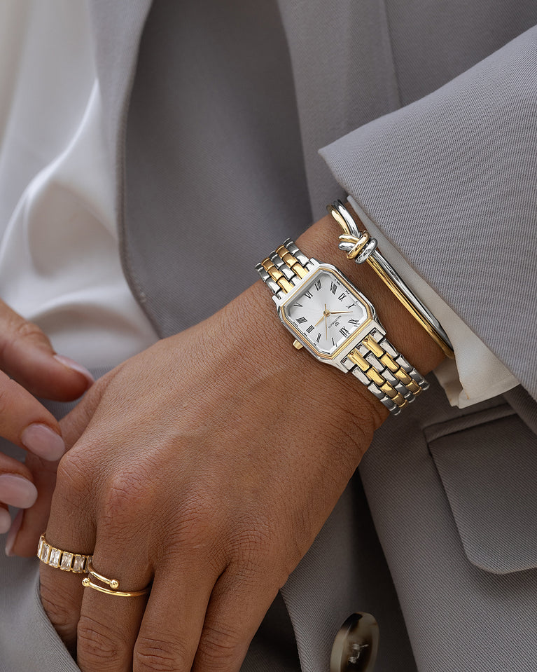 A square womens watch in 22k gold plated 316L stainless steel from Waldor & Co. with white Diamond Cut Sapphire Crystal glass dial. Seiko movement. The model is Eternal 22 Bellagio