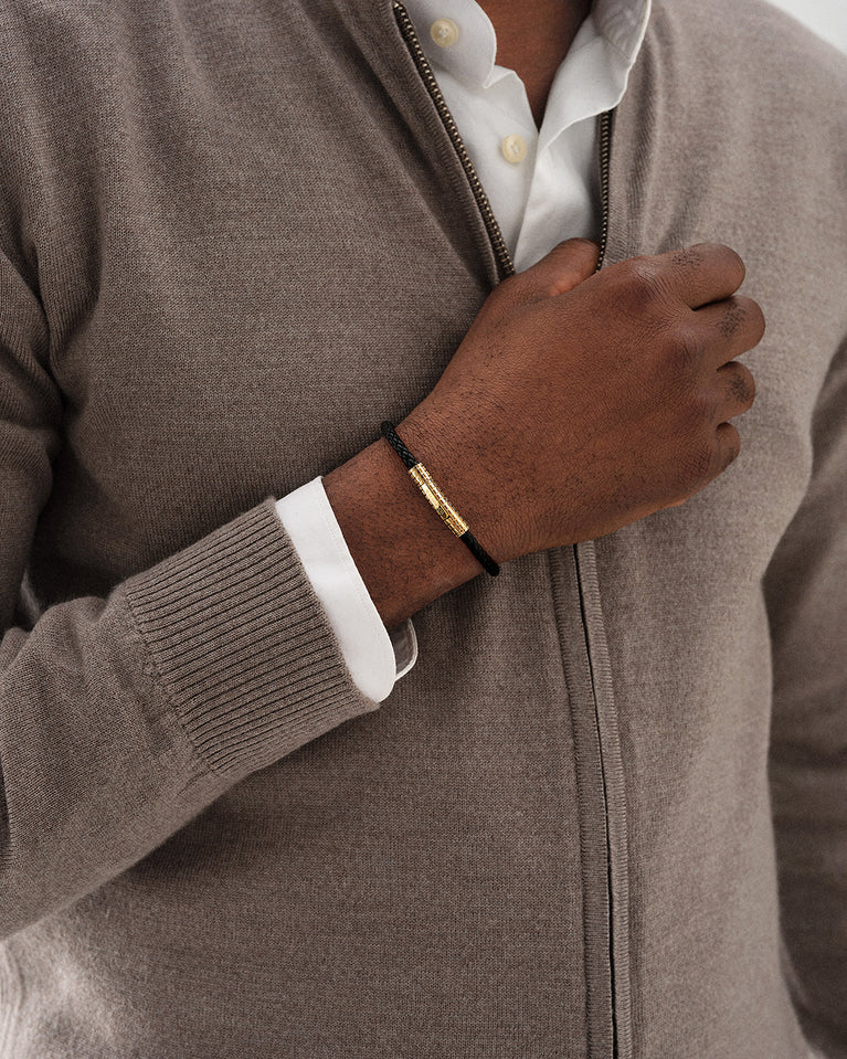  A Leather Bracelet in 14k gold-plated 316L stainless steel from Waldor & Co. The model is Grid Leather Bracelet Polished.