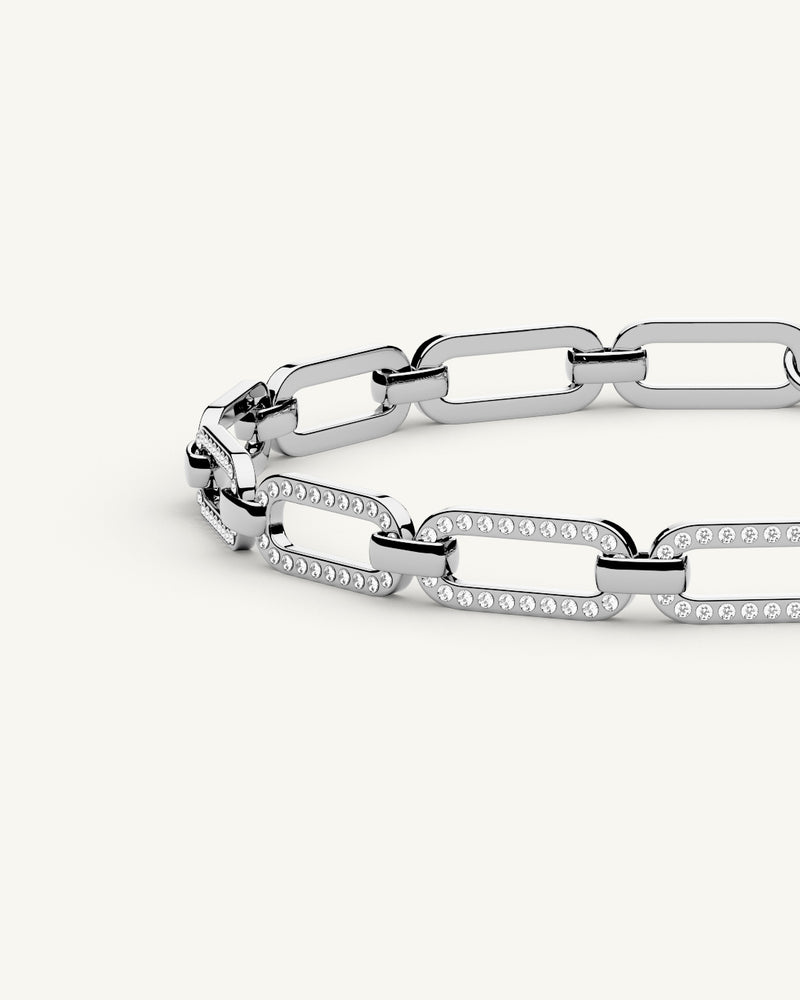 A Chain Bracelet in polished Silver plated-316L stainless steel from Waldor & Co. The model is Ideal Chain Polished.