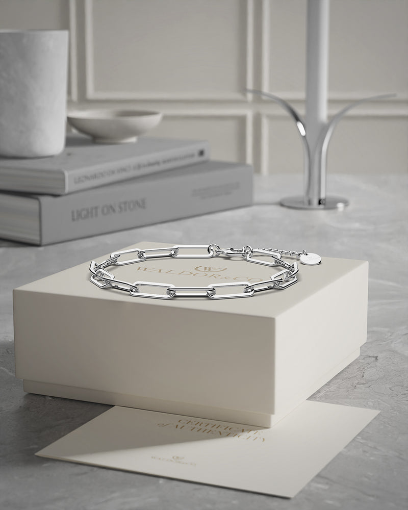 A Chain Bracelet in Silver Polished Stainless Steel from Waldor & Co. The model is Mirihi Chain Polished Silver