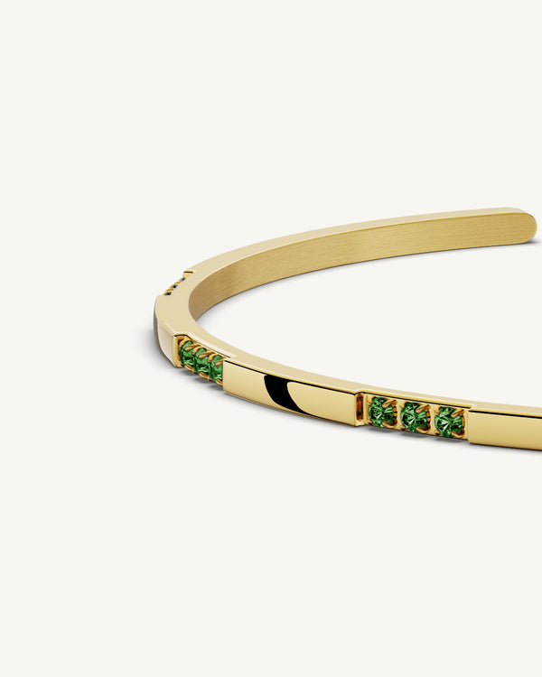 A Bangle in 14k gold-plated 316L stainless steel from Waldor & Co. One size. The model is Opulent Bangle Polished.