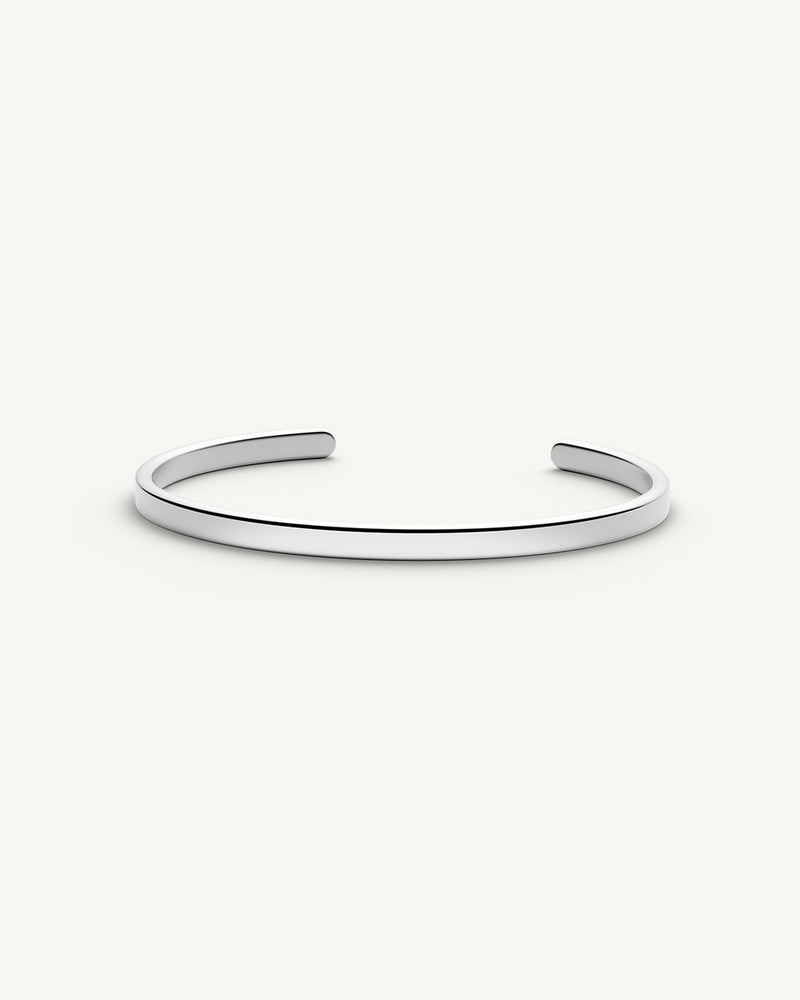 A Square Bangle in 925 Sterling Silver from Waldor & Co. The model is Pure Bangle Sterling Silver