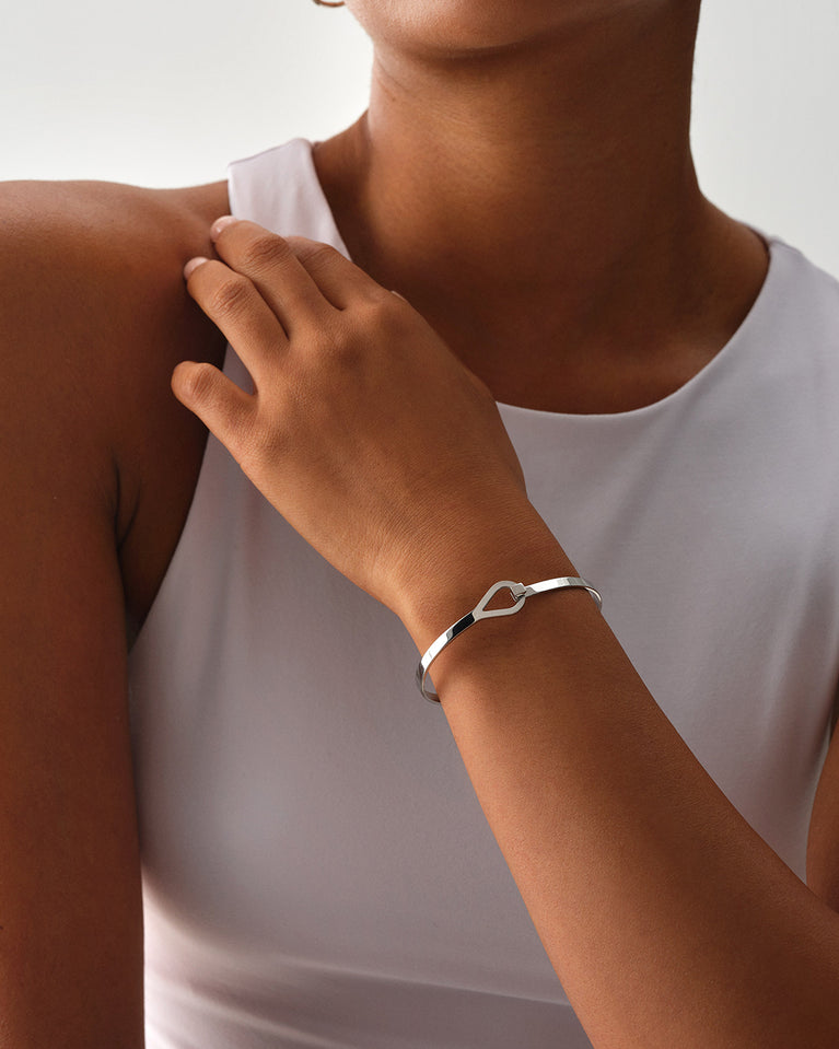 A Bracelet in polished Silver plated-316L stainless steel from Waldor & Co. The model is Signature Bracelet Polished.