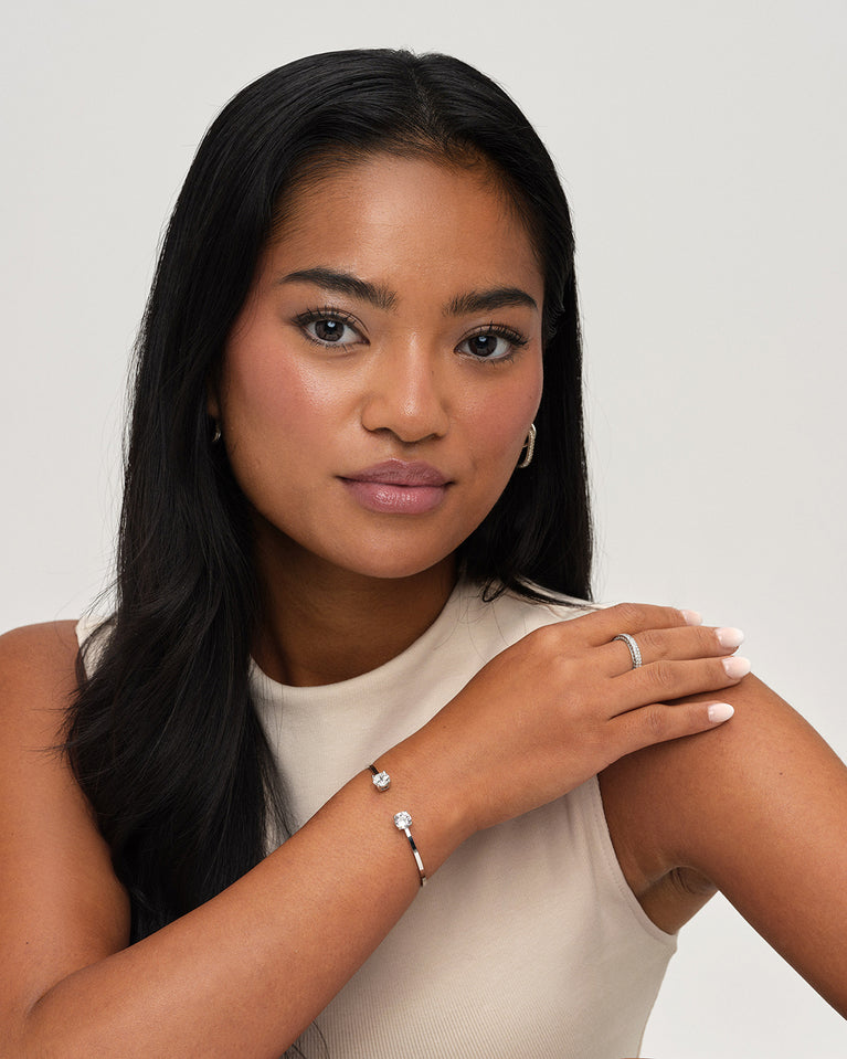  A Bangle in polished silver 316L stainless steel from Waldor & Co. One size. The model is Zircon Bangle Polished.