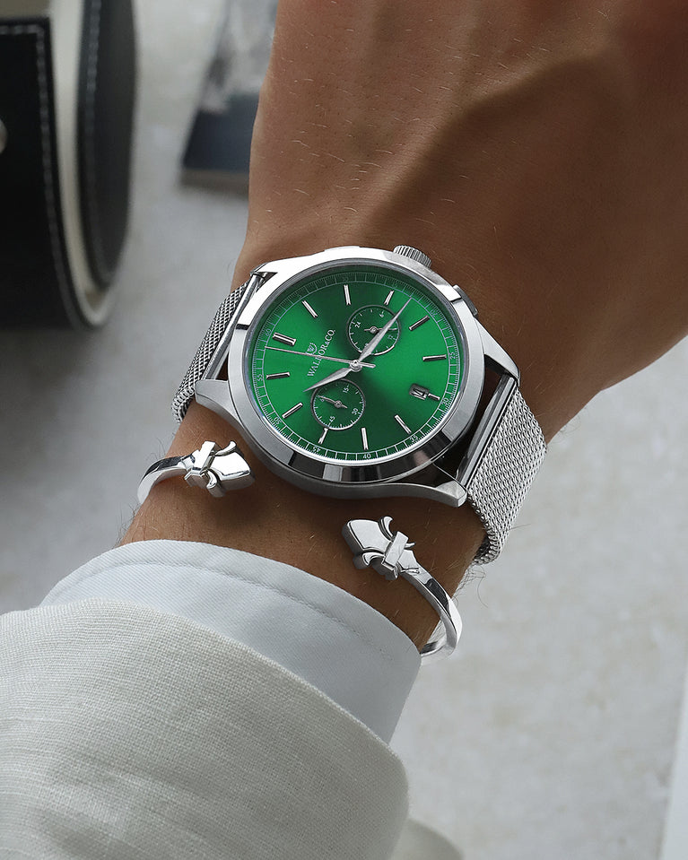  A round mens watch in rhodium-plated silver from Waldor & Co. with deep-green sunray dial and a second hand. Seiko movement. The model is Chrono 39 Sardinia 39mm.