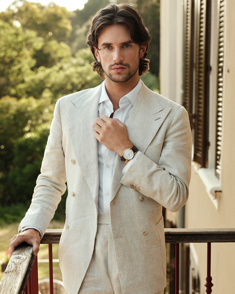  A round watch in gold from Waldor & Co. with white sunray patterned dial. Ronda movement. The model is Original 40 Côte d'Azur 40mm.